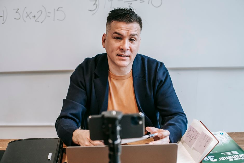 강남 승무원 화상영어, 왜 안 늘까? 예습을 강제하는 관리가 답